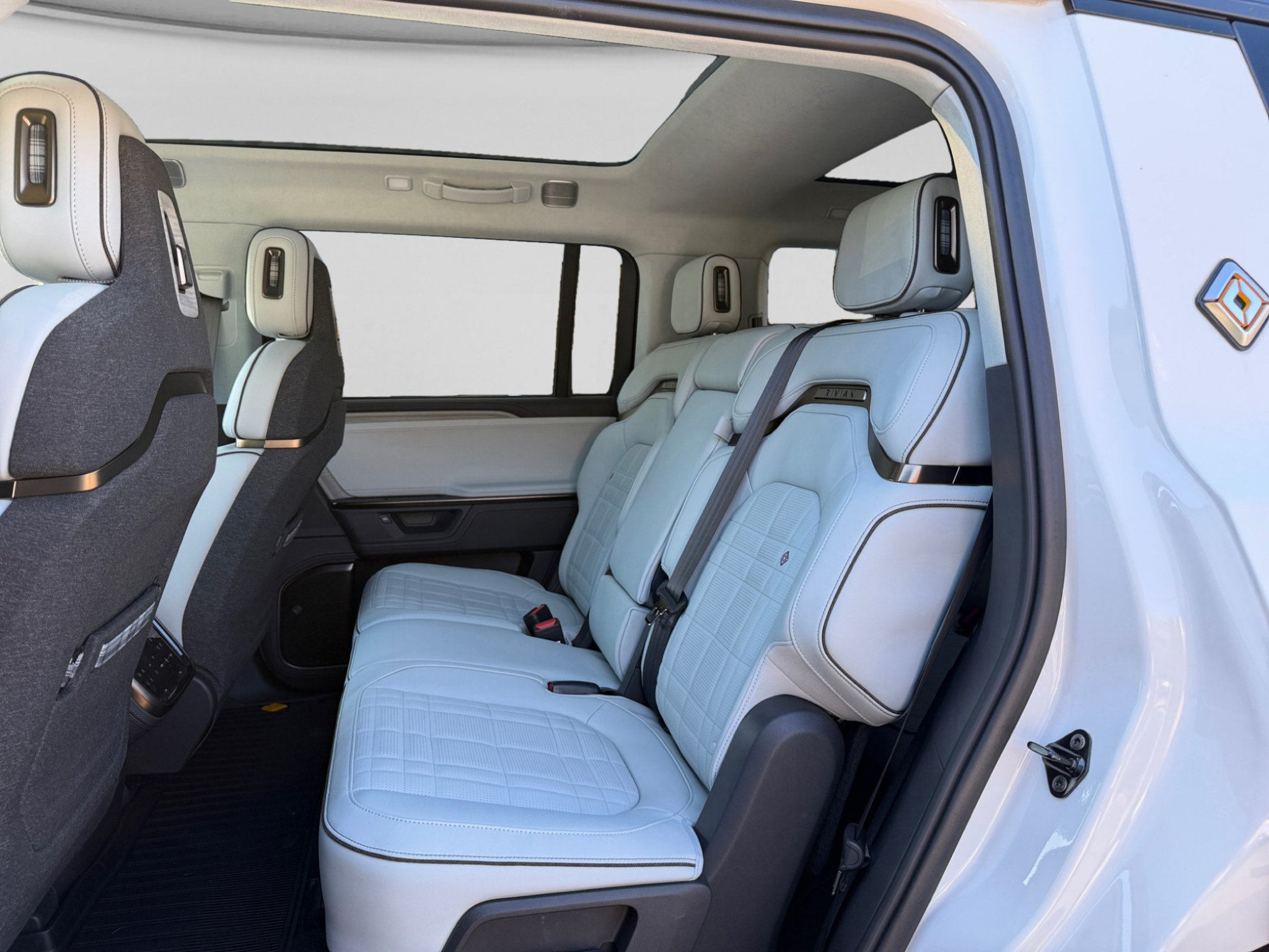 Used 2026 Rivian R1S Premium Tri AWD/4WD image 21