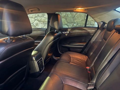 Used 2018 Chrysler 300 Touring L image 14