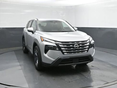 Used 2025 Nissan Rogue SV FWD image 17