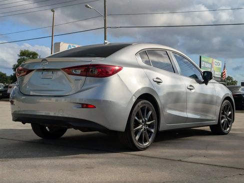 Used 2018 MAZDA MAZDA3 Touring FWD image 3