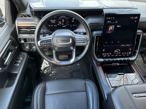 Used 2025 GMC Yukon Denali image 13