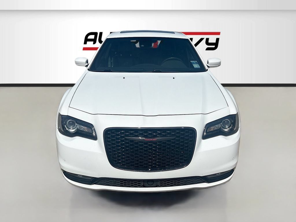 Used 2023 Chrysler 300 S w/ Comfort Group RWD image 2