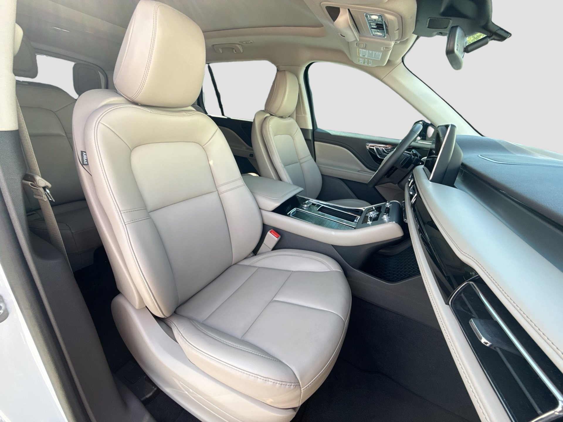 Used 2023 Lincoln Aviator 2WD w/ Premium Package image 12