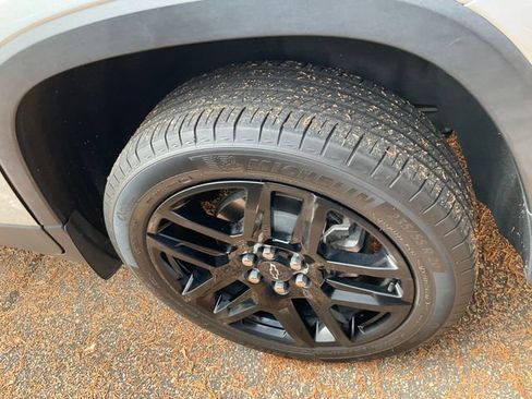 Used 2019 Chevrolet Traverse LT FWD image 10