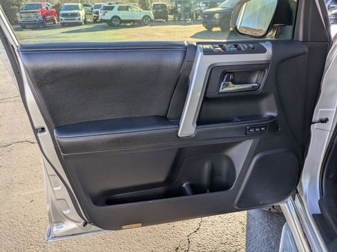 Used 2014 Toyota 4Runner Limited image 12