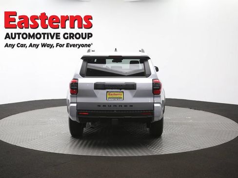 Used 2025 Toyota 4Runner SR5 AWD/4WD image 37