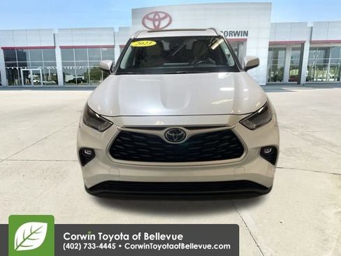 Certified 2023 Toyota Highlander XLE image 8