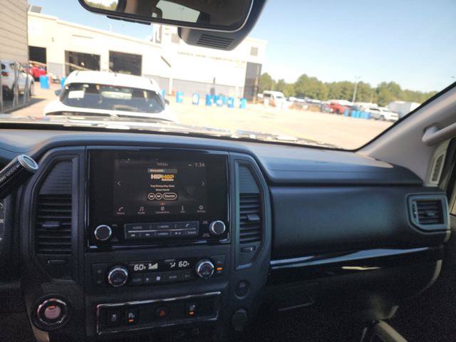 Used 2024 Nissan Titan SV w/ SV Convenience Package RWD image 13