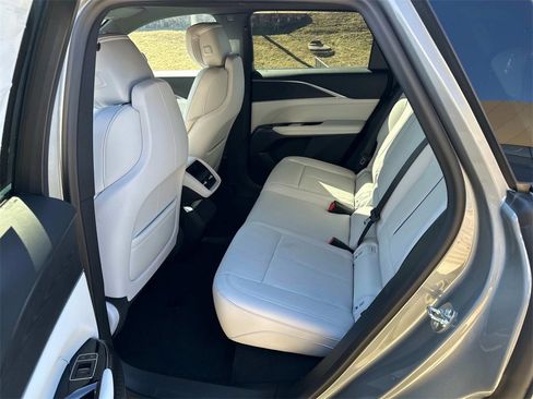 New 2025 Cadillac Lyriq Luxury image 9