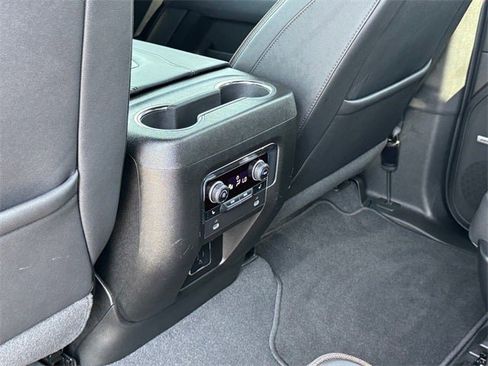 Used 2024 Chevrolet Suburban High Country image 16