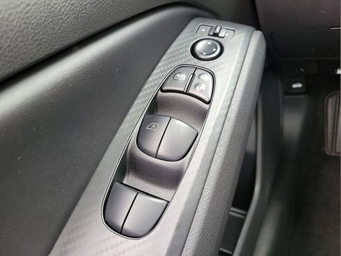 Used 2025 Nissan Altima 2.5 SV FWD image 13