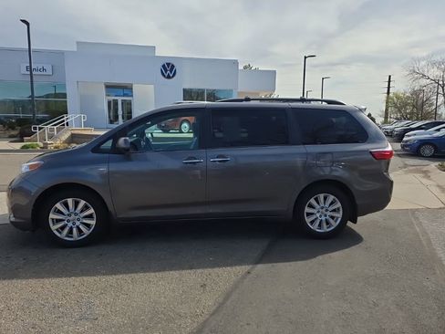 Used 2017 Toyota Sienna Limited image 2
