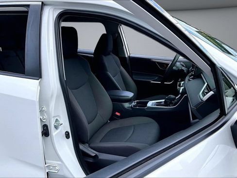 Used 2020 Toyota RAV4 LE w/ All Weather Liner Package AWD/4WD image 29