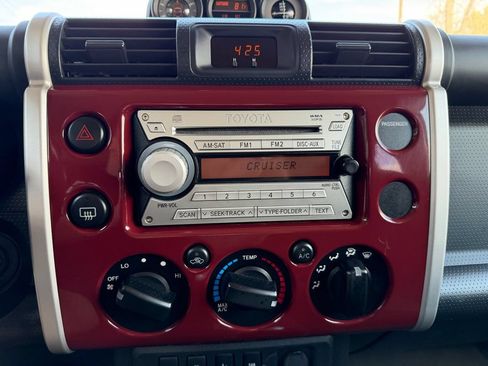 Used 2010 Toyota FJ Cruiser 4WD image 34
