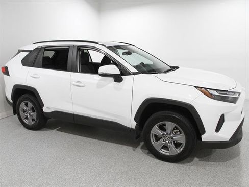 Used 2022 Toyota RAV4 XLE image 1