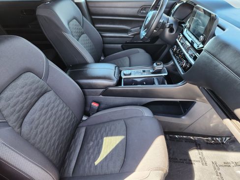 Used 2024 Nissan Pathfinder SV image 14