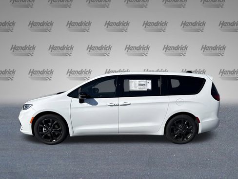 New 2026 Chrysler Pacifica Select image 5