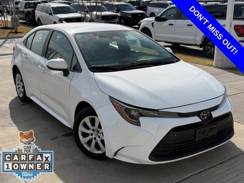 Used 2024 Toyota Corolla LE image 2