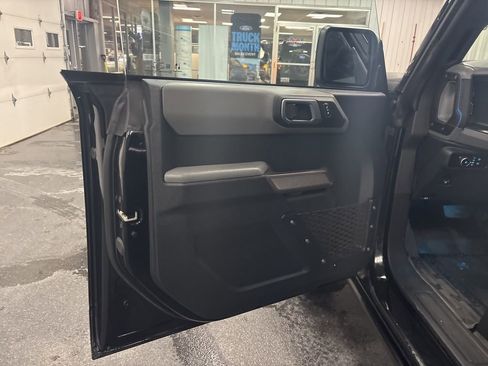 Used 2023 Ford Bronco Black Diamond image 16