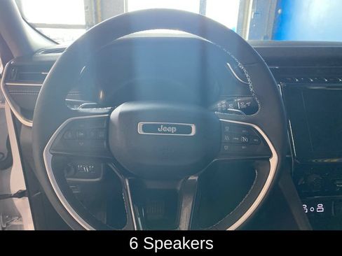 Used 2023 Jeep Grand Cherokee Laredo w/ Luxury Tech Group I AWD/4WD image 5