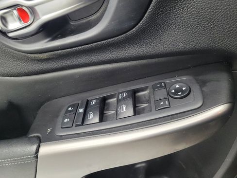 Used 2019 Jeep Cherokee Latitude Plus w/ Comfort/Convenience Group image 27