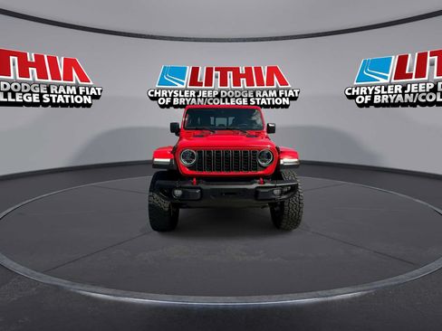 Used 2025 Jeep Gladiator Rubicon AWD/4WD image 3