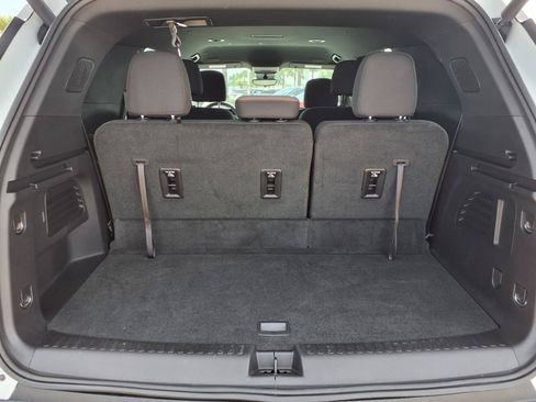 Used 2026 Chevrolet Traverse LT w/ Driver Confidence Package FWD image 8