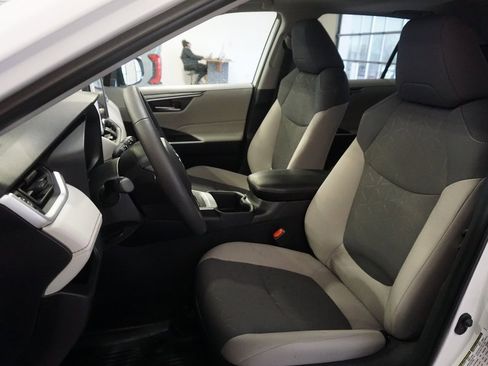 Certified 2025 Toyota RAV4 XLE image 19