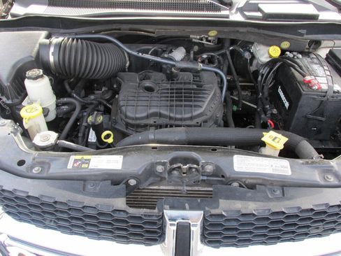 Used 2013 Dodge Grand Caravan SXT FWD image 28