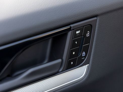 New 2025 Porsche Cayenne E-Hybrid image 23