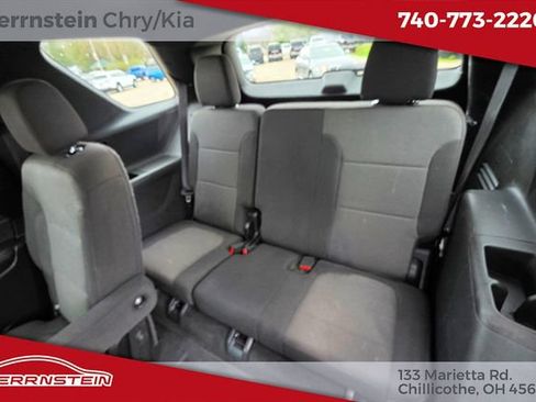 Used 2023 Chevrolet Traverse LT FWD image 23