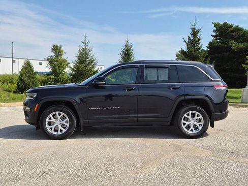Used 2023 Jeep Grand Cherokee Limited AWD/4WD image 8