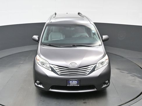 Used 2017 Toyota Sienna Limited Premium image 41
