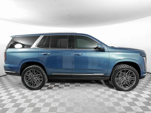 Used 2026 Cadillac Escalade Luxury w/ LPO, Radiant Package image 5