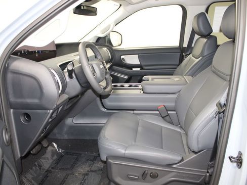 New 2026 Ford Expedition Active image 23