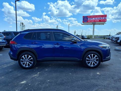 Used 2025 Toyota Corolla Cross XLE w/ Convenience Package AWD/4WD image 32