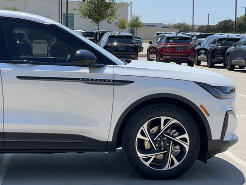 New 2025 Lincoln Nautilus Premier w/ Equipment Group 102A image 12