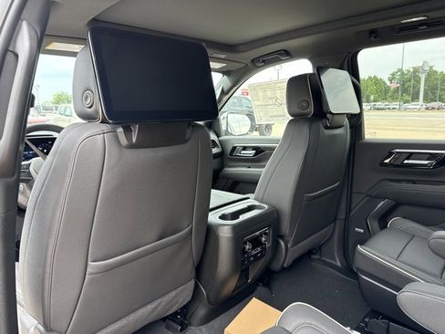 New 2026 Chevrolet Suburban Premier AWD/4WD image 8