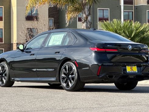 New 2026 BMW 760i xDrive w/ Premium Package image 5