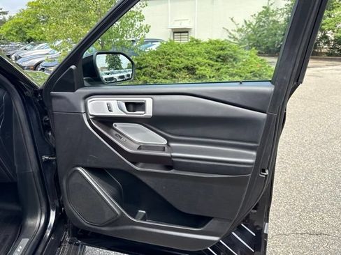 Used 2020 Ford Explorer Platinum w/ Premium Technology Package AWD/4WD image 32