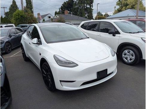 Used 2023 Tesla Model Y Long Range AWD/4WD image 46
