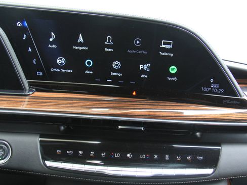 Used 2024 Cadillac Escalade Premium Luxury w/ Performance Package image 18