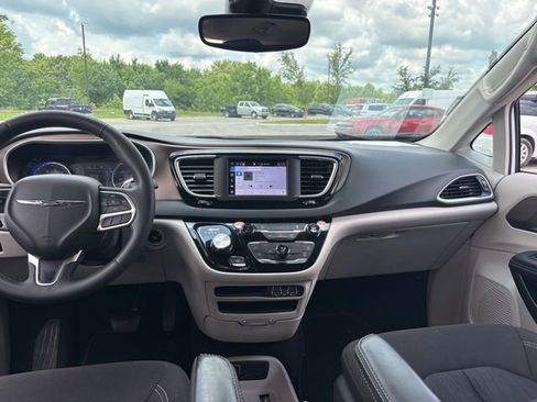 Used 2023 Chrysler Voyager LX FWD image 20