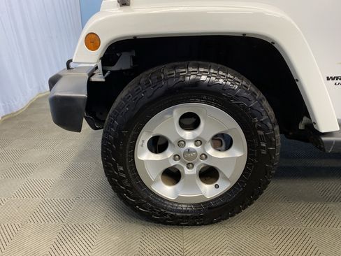 Certified 2015 Jeep Wrangler Unlimited Sahara w/ Dual Top Group image 39