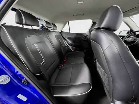 Certified 2025 Hyundai Venue Limited FWD image 27