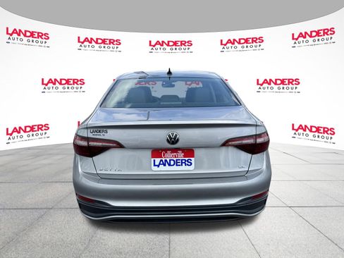 Used 2024 Volkswagen Jetta SE FWD image 4