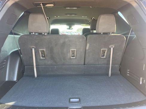 Used 2023 Chevrolet Traverse LT image 39