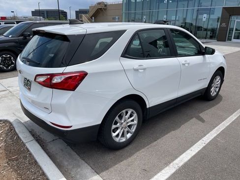 Used 2021 Chevrolet Equinox LS AWD/4WD image 2