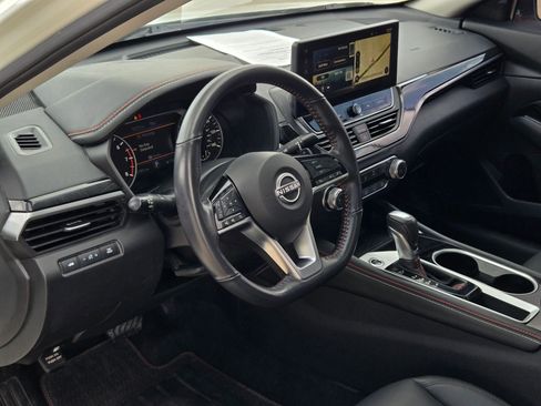 Used 2023 Nissan Altima 2.5 SR w/ SR Premium Package image 10