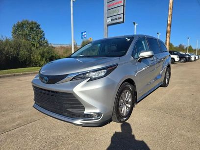 Used 2021 Toyota Sienna XLE